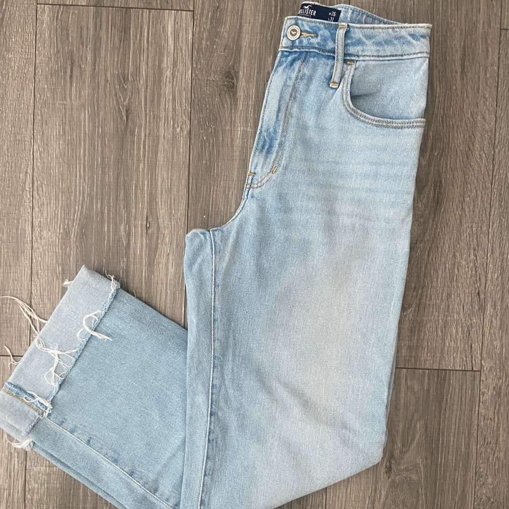 Brand: Hollister
Size: 3R W-26 L-31
Color: Denim
Ultra High Rise Dad Jean
